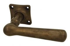 Einzelner Türgriff mit Rosette Messing patiniert (1916)